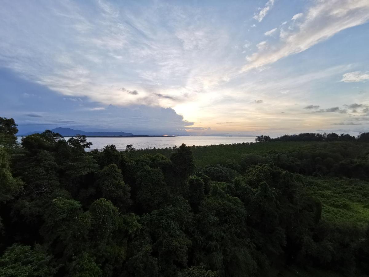 Santubong Suites B Just Like Home Damai Kuching Exterior foto
